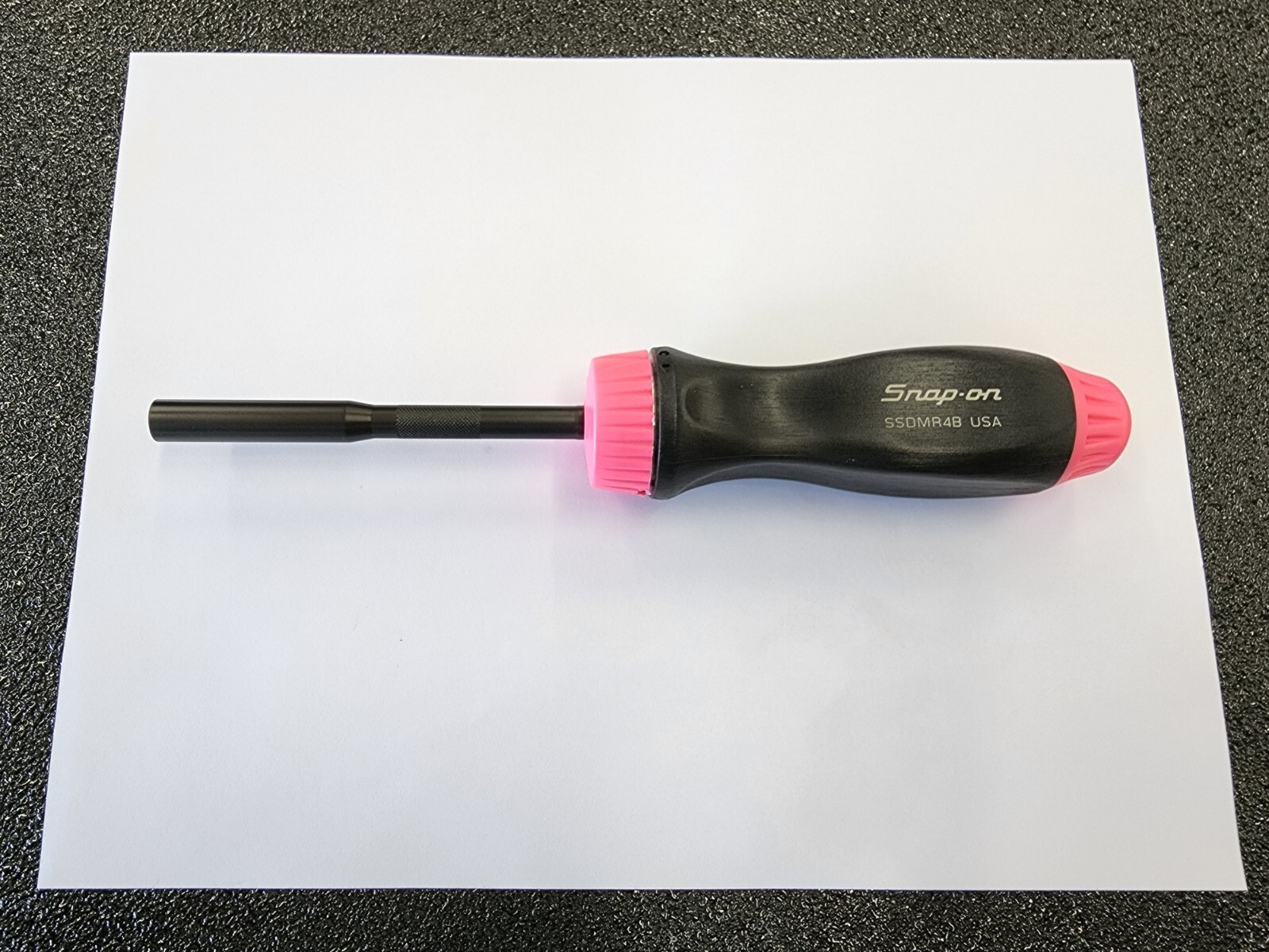 Snap-on Tools USA NEW BLACK & PINK Ratcheting Screwdriver w/Bits SSDMR4B