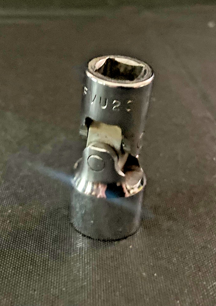 Snap-on FVU20 5/8″ Shallow Universal Swivel Socket 3/8″ Drive 12 pt.