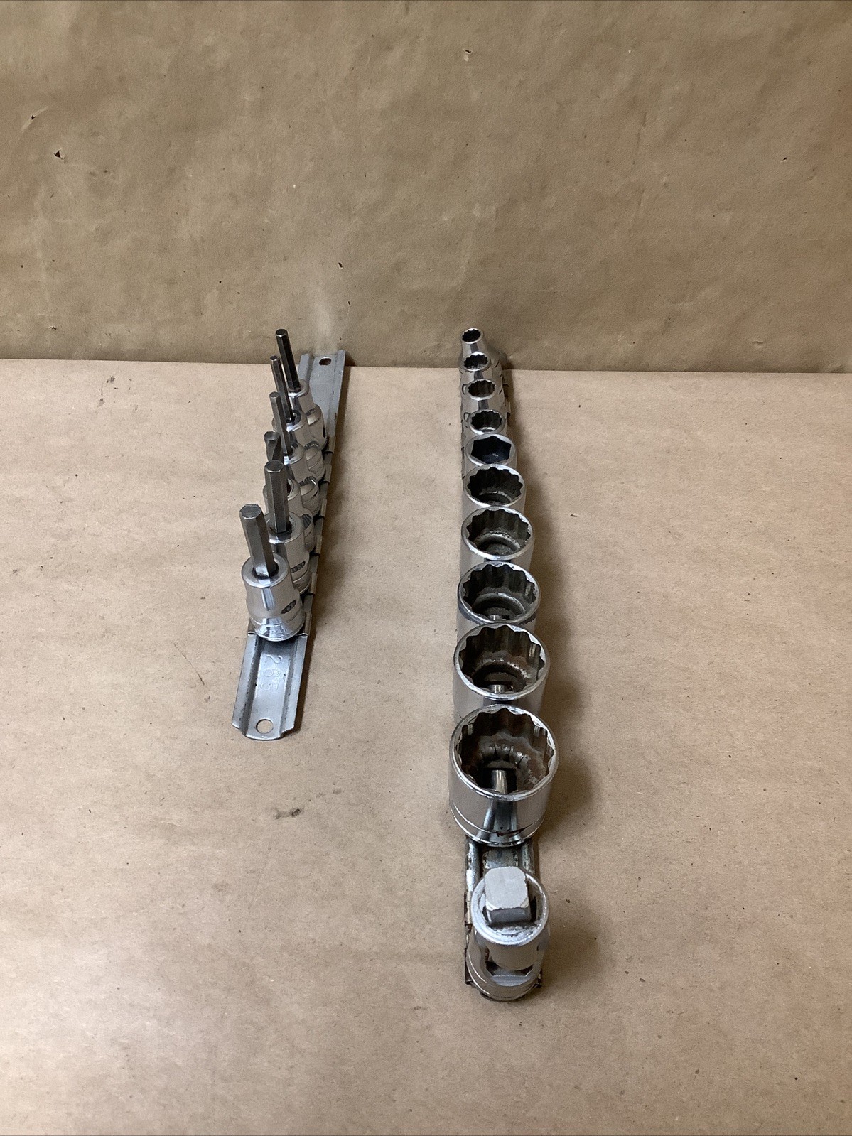 Snap On FL860 17pc 1/4”-7/8” & 5/32”-1/4” 3/8” Drive 12PT Socket Set -Silver