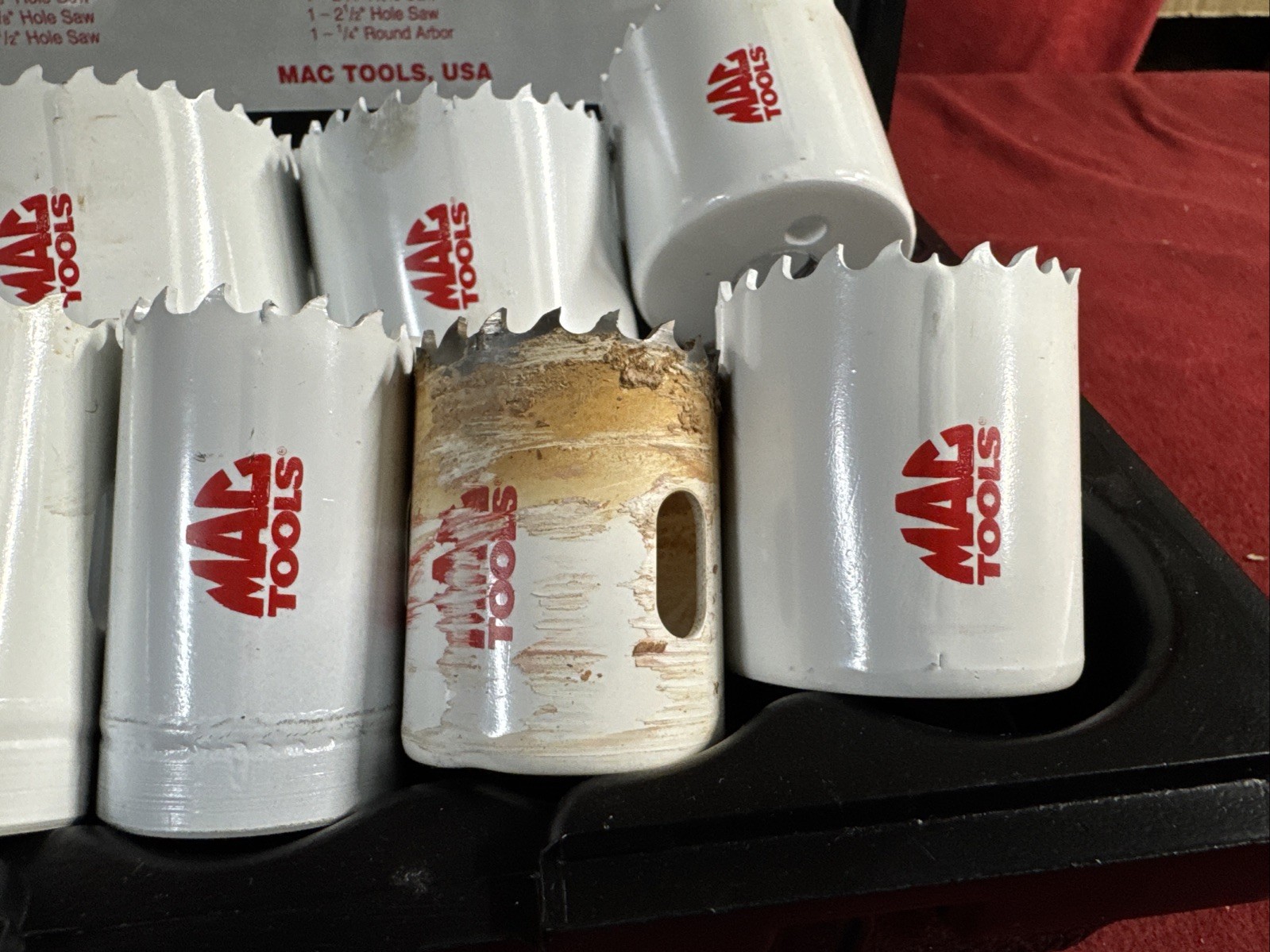 MAC-TOOLS 13 PIECE HOLE SAW KIT NUMBER HS9596B WITH CASE EXCELLENT CONDITION
