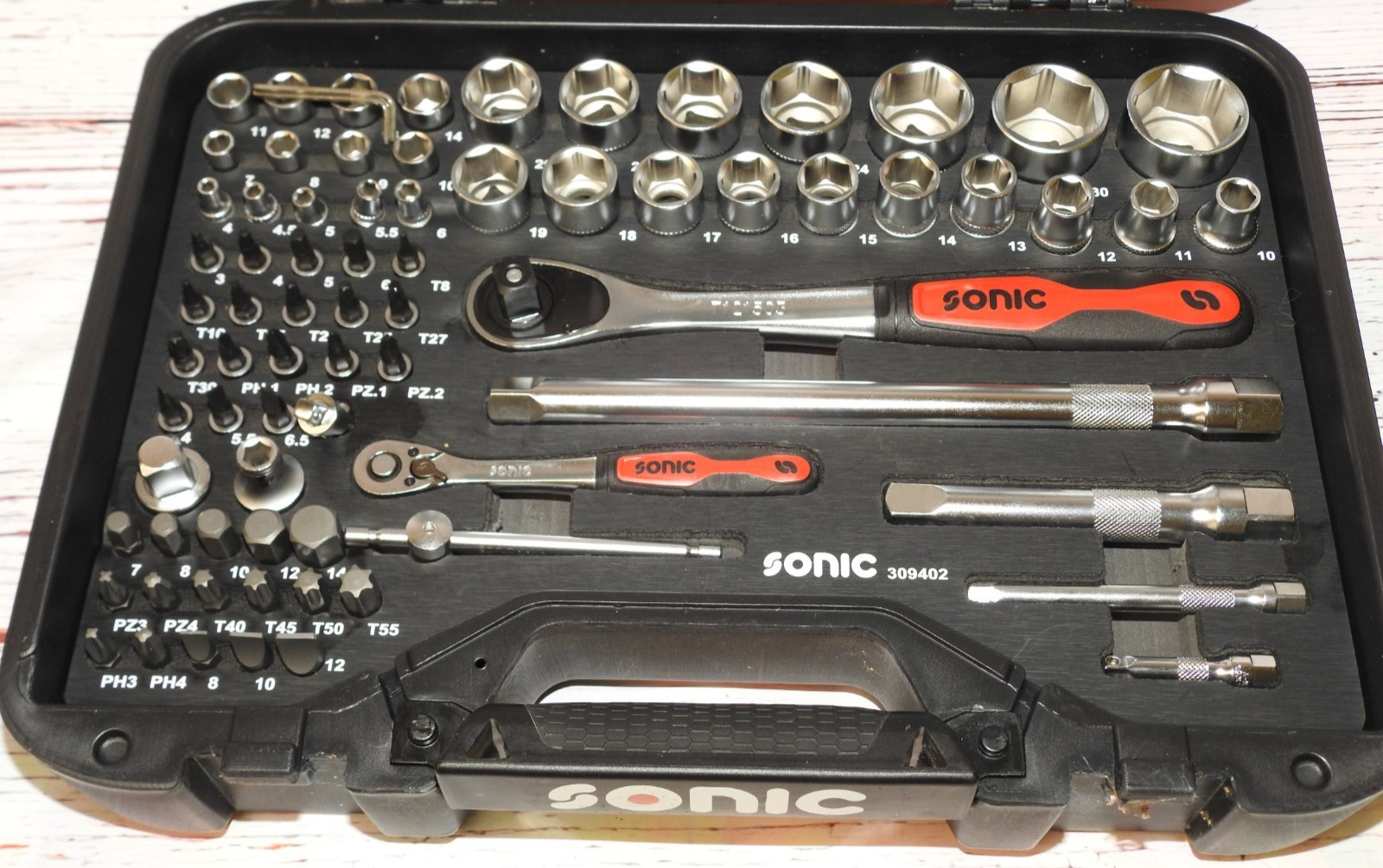 Sonic 309402 95 piece metric combination 1/4″ and 1/2″ Ratchet and socket set