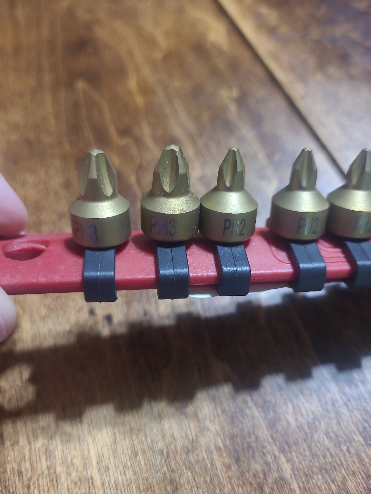 Matco Tools SA1P7R is a 7-piece, 1/4″ drive Phillips screwdriver bit socket set