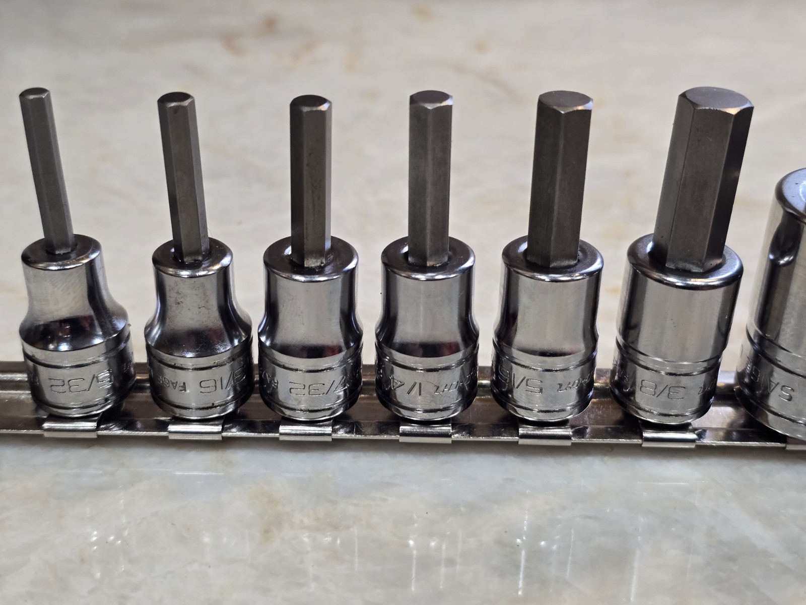 New Snap On 8pc – 3/8 & 1/2 Drive SAE Hex Bit Socket Set ( 5/32 – 9/16 )