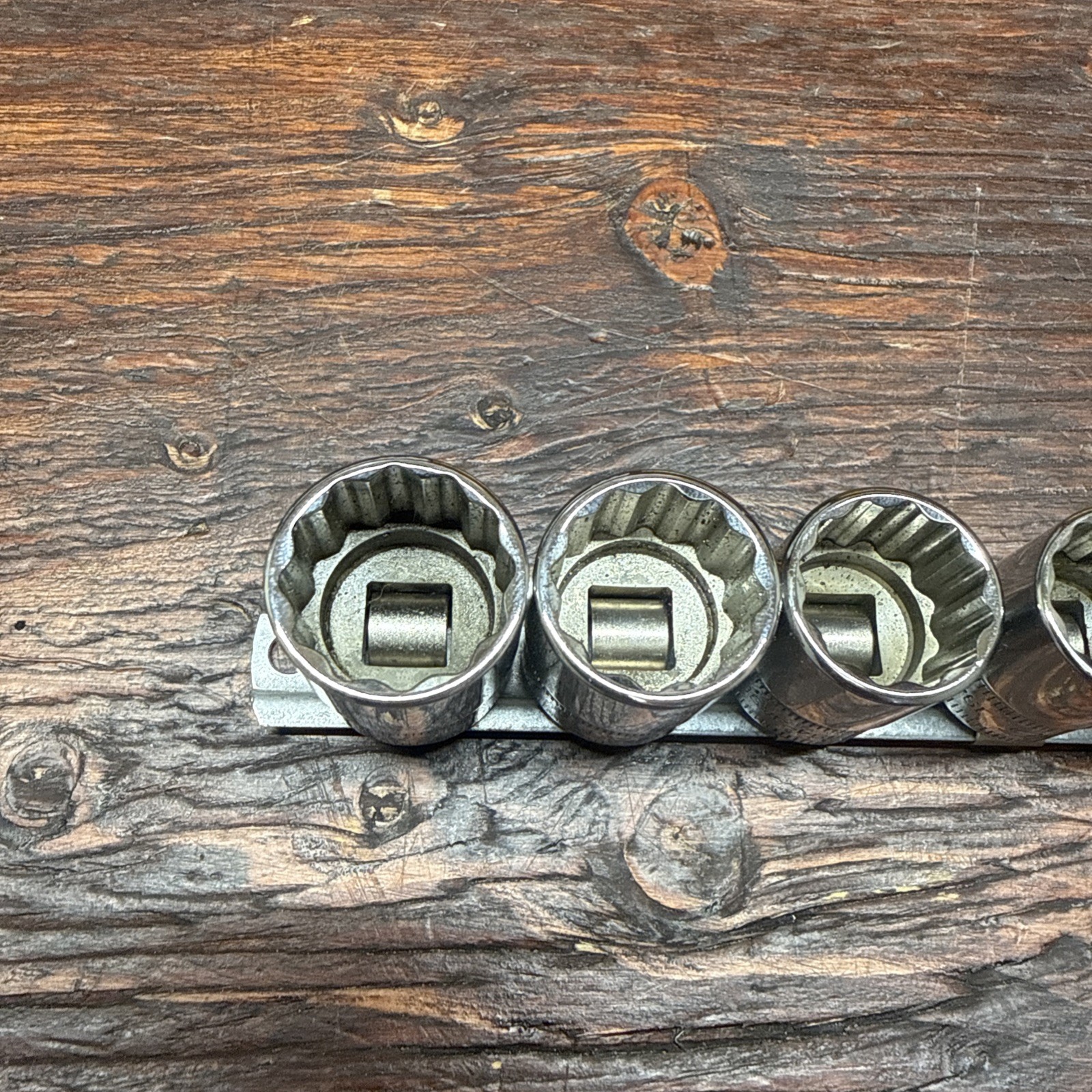 CAT /Snap-On Tool 194-3574 12-Piece Socket Set 3/8 Drive Metric 8-19 mm 12-Point