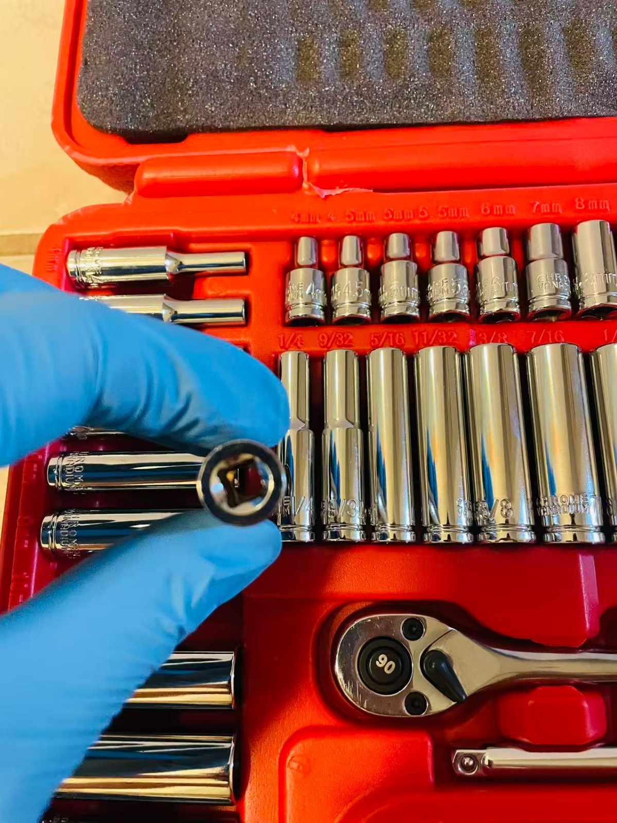 44-Piece 1/4 Inch Drive SAE (3/16 in – 9/16 in) & Metric (4 mm-14 mm) Socket Set