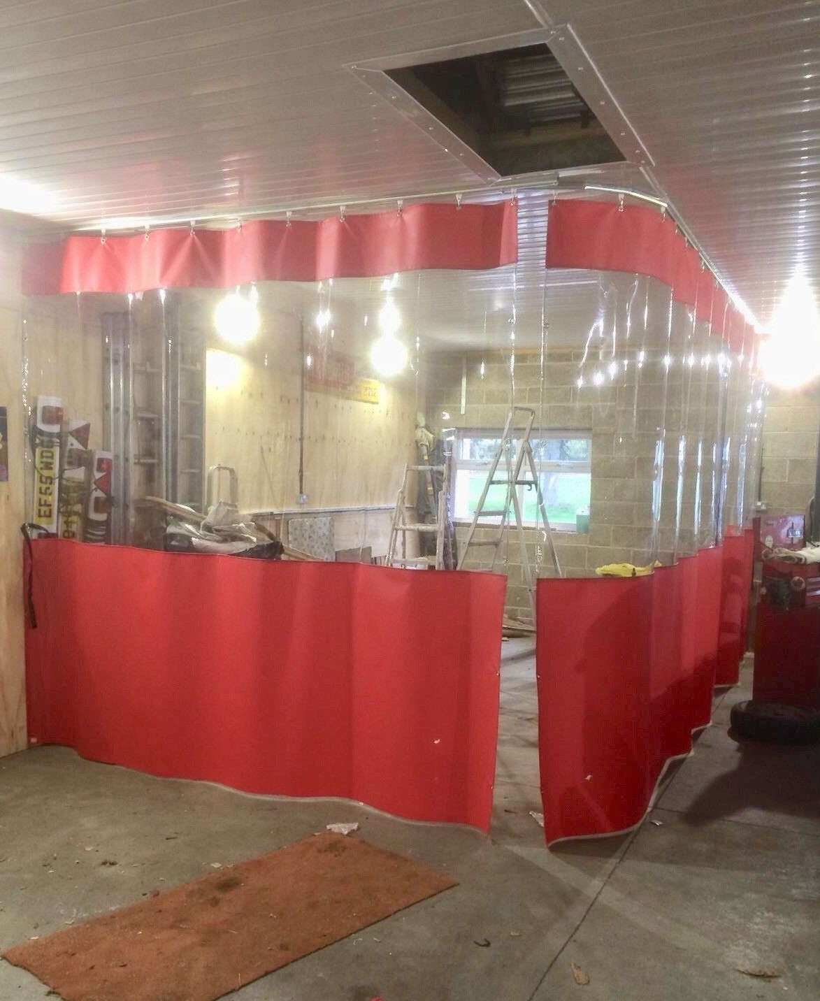 30FT GARAGE AUTO-BODY RENOVATION BOOTH REPAIR SMART REPAIR GARAGE DIVIDER UK