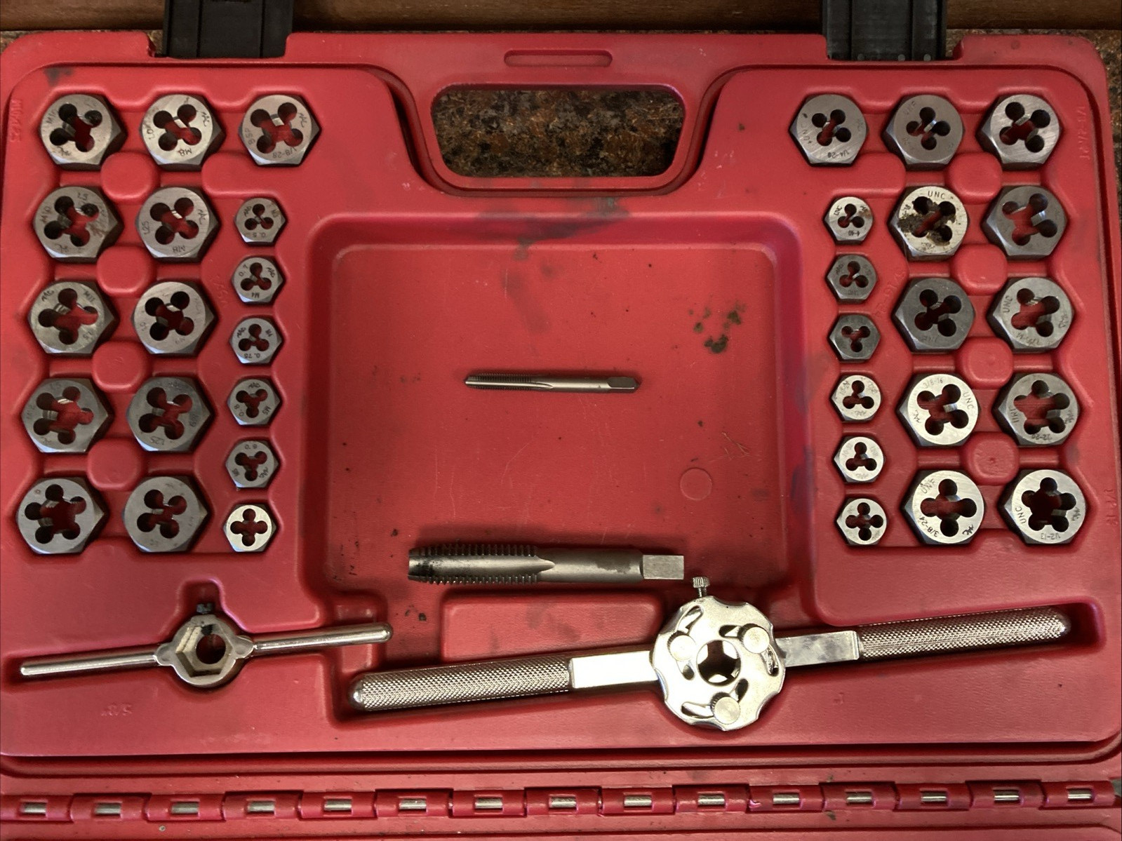 MAC Tools TD76COMBOS-US 76-PC SAE & Metric Tap and Hex Die Set – B4