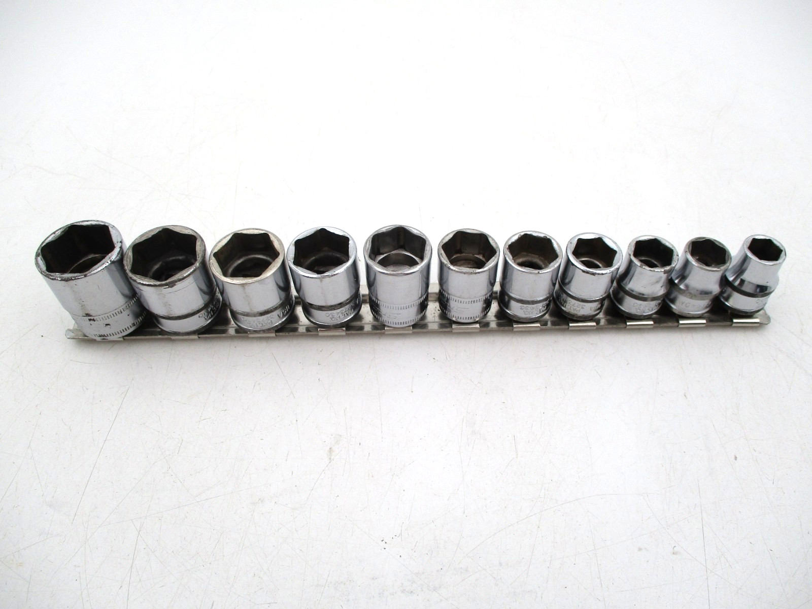 SNAP-ON 11 Pc Shallow Socket Set 3/8″ Drive 6 Point 9- 19mm 212FSMY Minus 8mm