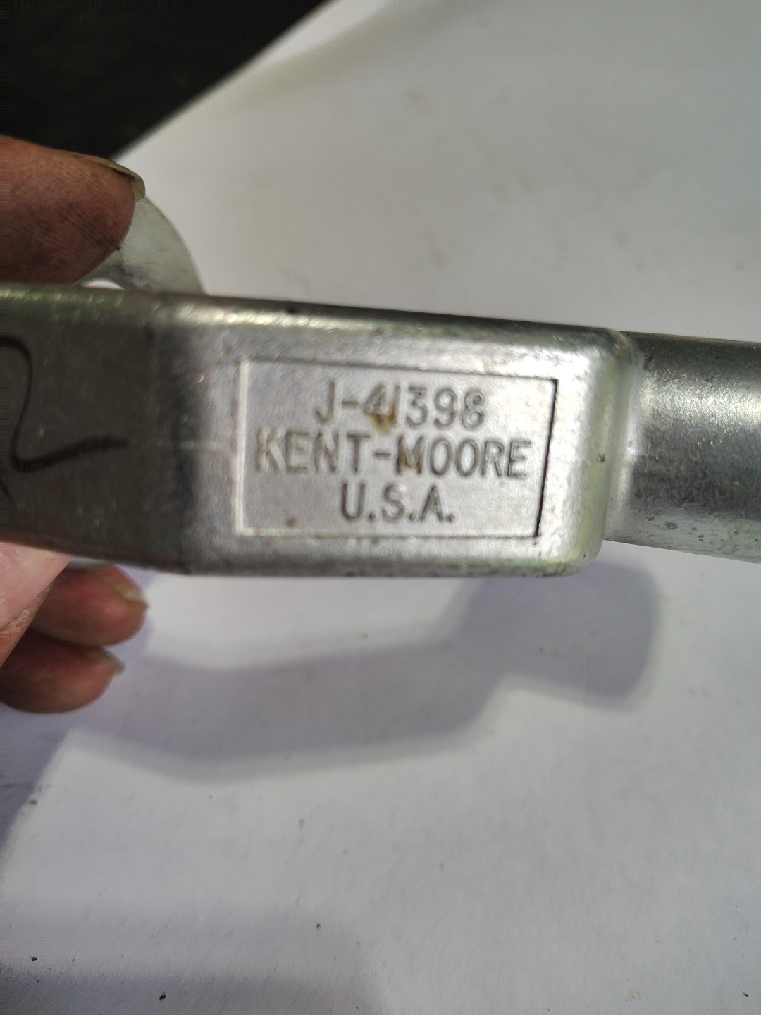 * Kent-Moore J-41398 C.V. Joint Puller Axle Shaft Tool