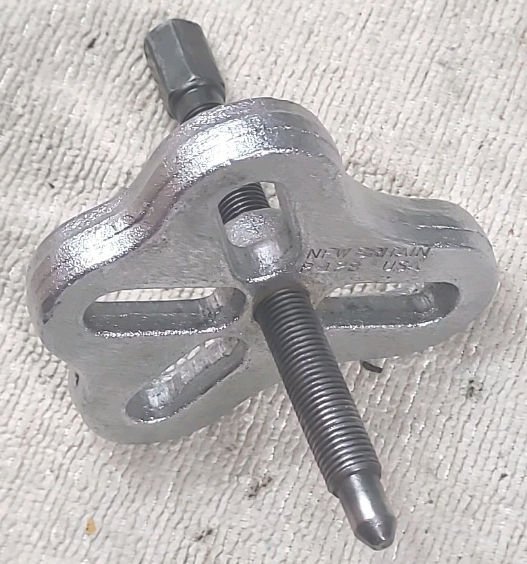 New Britain P-128 3″ yoke puller small engine repair puller USA Made Tool