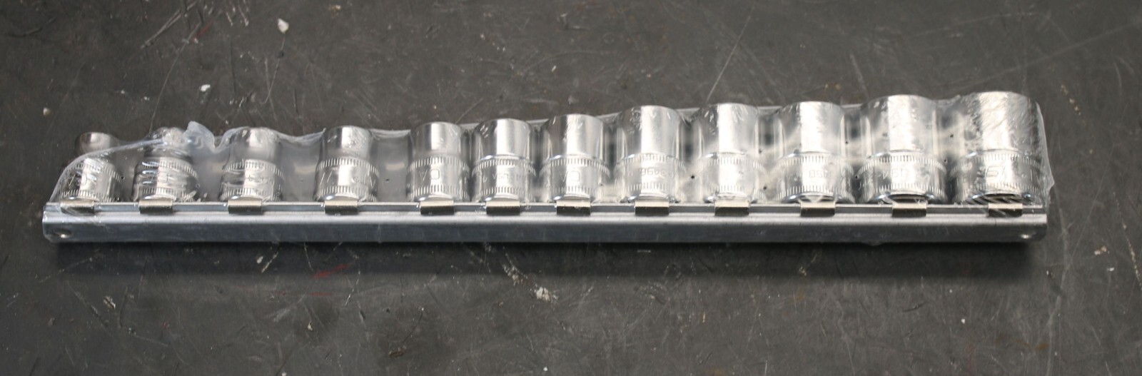 CAT /Snap-On Tool 194-3574 12-Piece Socket Set 3/8 Drive Metric 8-19 mm 12-Point