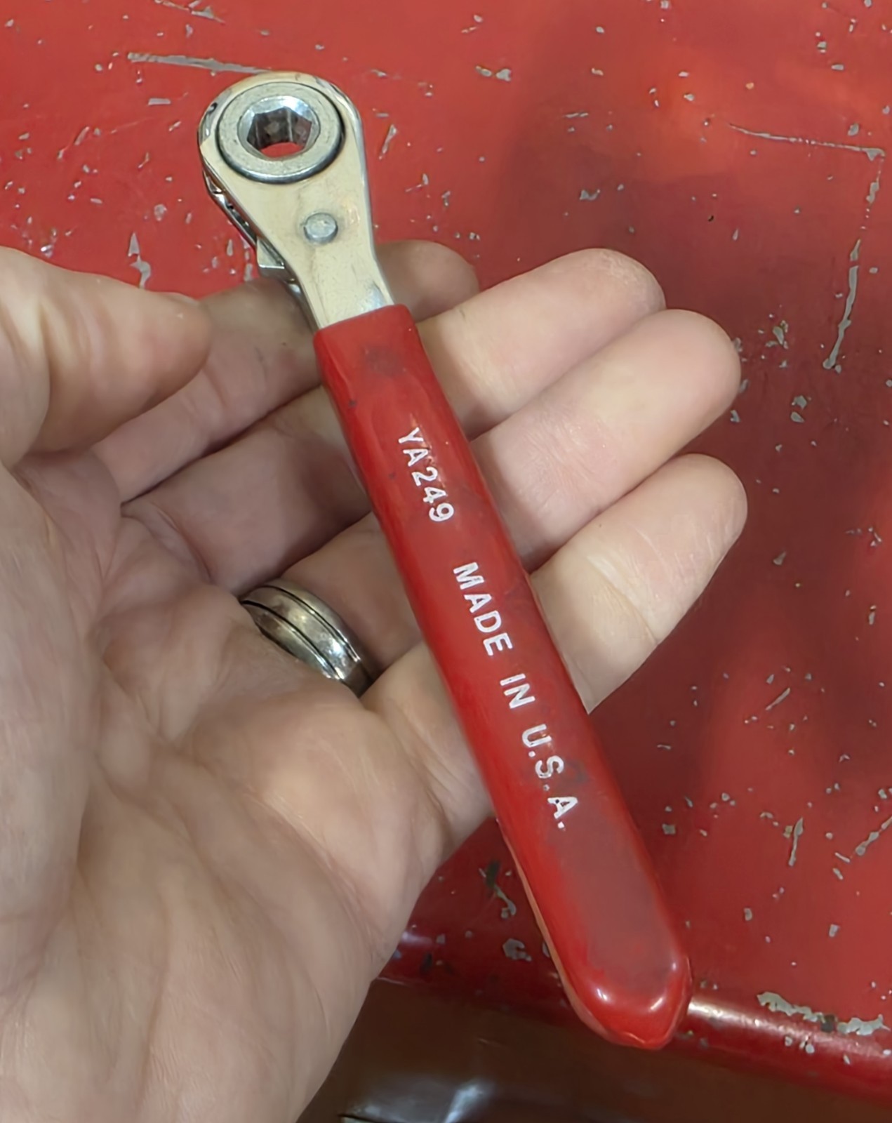 Blue Point YA249 5/16″ Battery Terminal Reversible Ratcheting Wrench 6pt Red