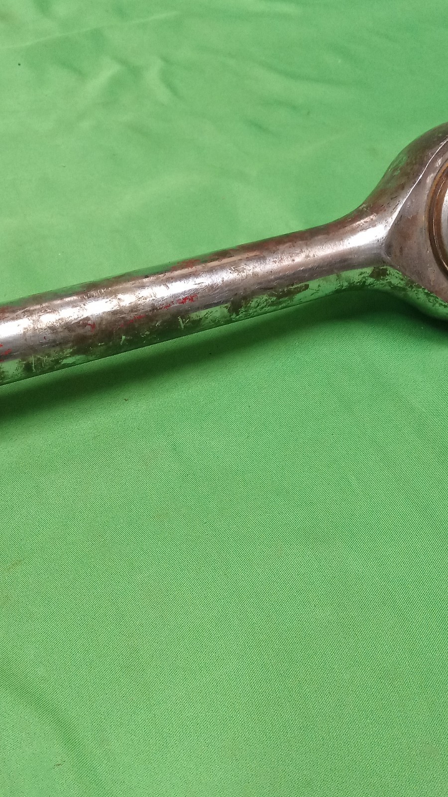 Heavy Duty 1″ Drive Ratchet 25.5″ Long Handle w/ 2-1/2″ Taiwan Socket