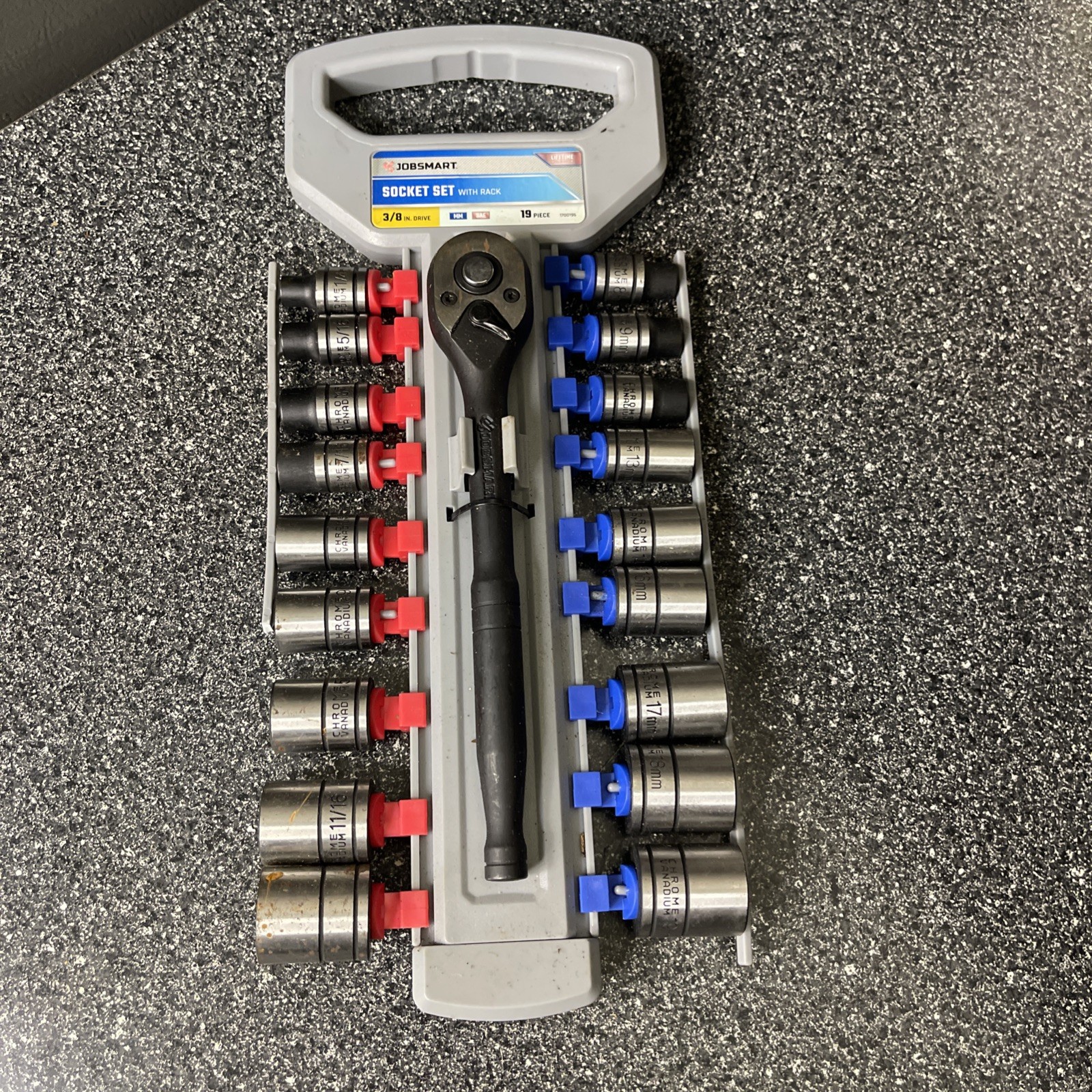 Jobsmart 3/8 Inch Drive Socket Set With Rack 19-Piece K3311104