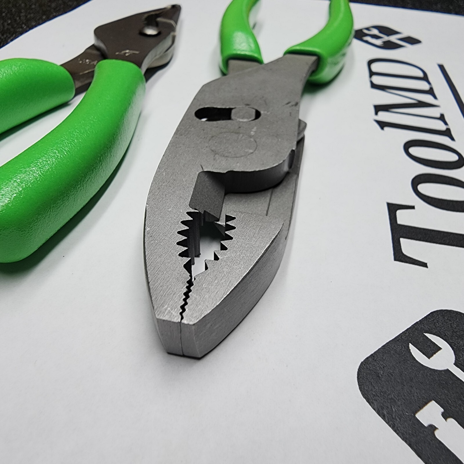 Snap-on Tools 8″ High-Leverage Combo & 7″ Long Nose Slip-Joint Pliers LN46ACF