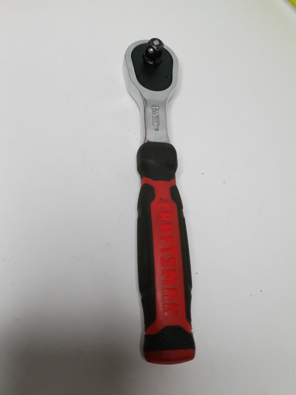 Craftsman 1/4″ 72 Tooth Low Profile Comfort Grip Ratchet CMMT86821