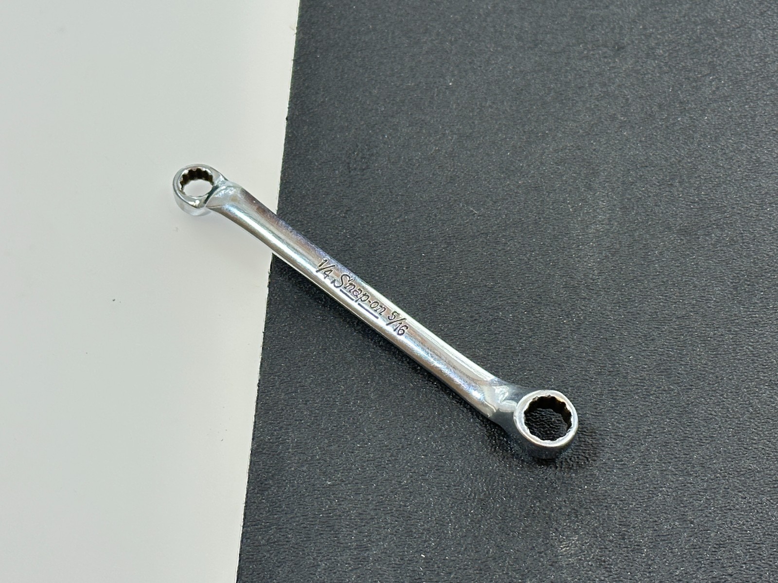Snap-on Tools USA XS810 SAE 1/4 x 5/16″ Offset Short Box End Wrench, 12 Point