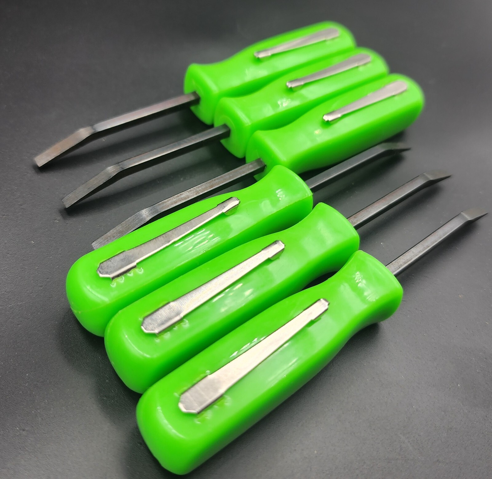 🛠️ 6-Piece Green Pocket Prybar Set – Master Your Automotive Tasks! 🚗🔧