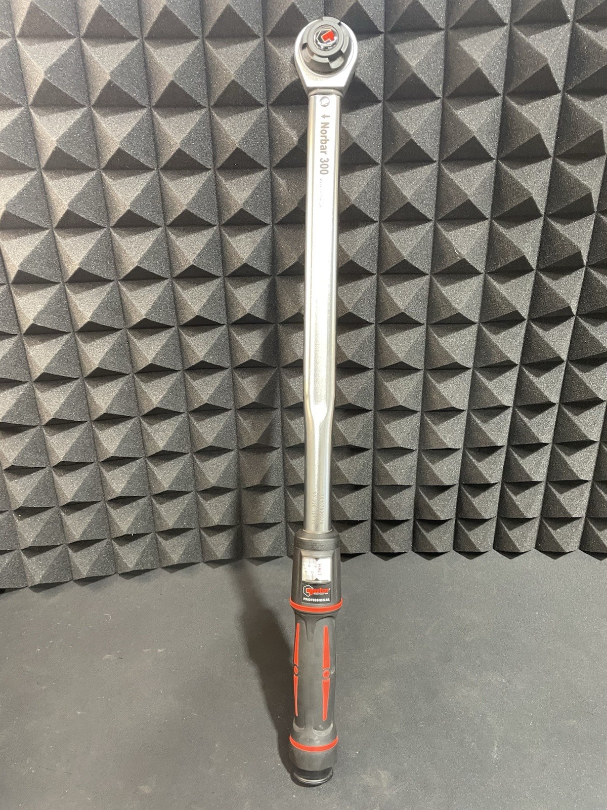 Norbar Pro 300 1/2″ Industrial Click Torque Wrench 50-220 lb-ft Mushroom Head