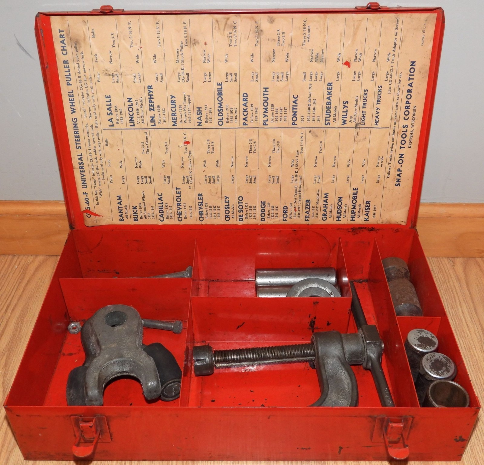 Vintage Snap On Universal Steering Wheel Puller Set With Red Case CG-60-F