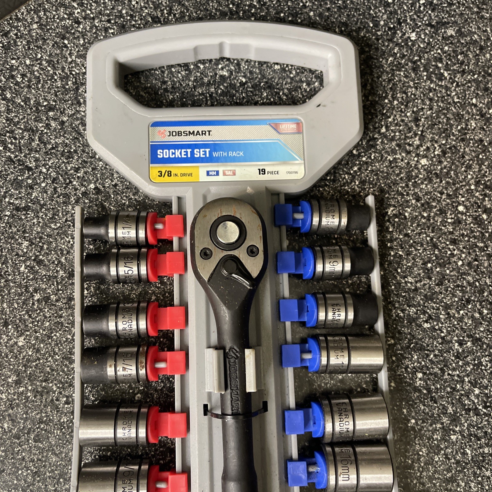 Jobsmart 3/8 Inch Drive Socket Set With Rack 19-Piece K3311104
