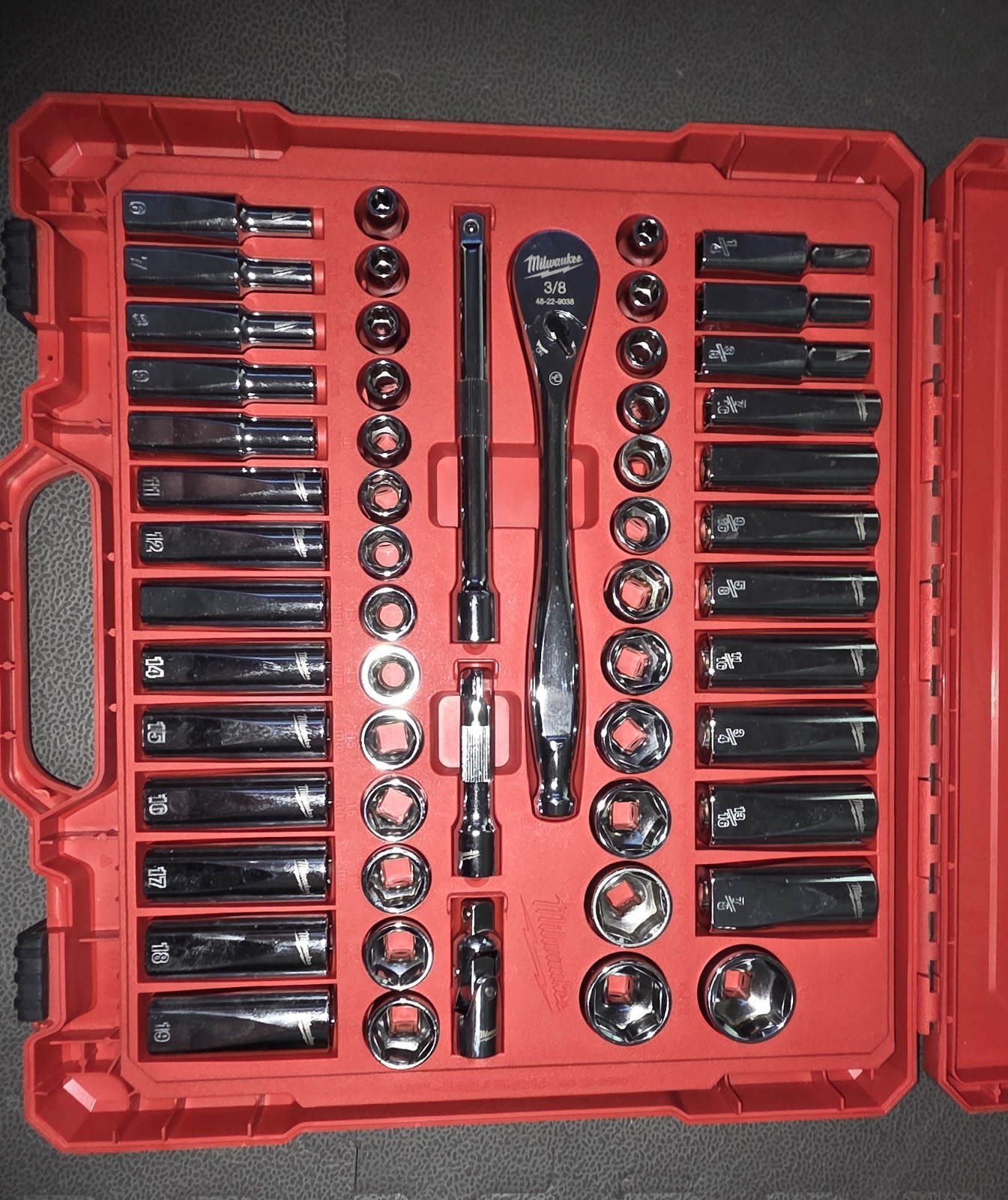 MILWAUKEE 48-22-9008 56-Pc. 3/8 in. Drive SAE/Metric Ratchet and Socket Set