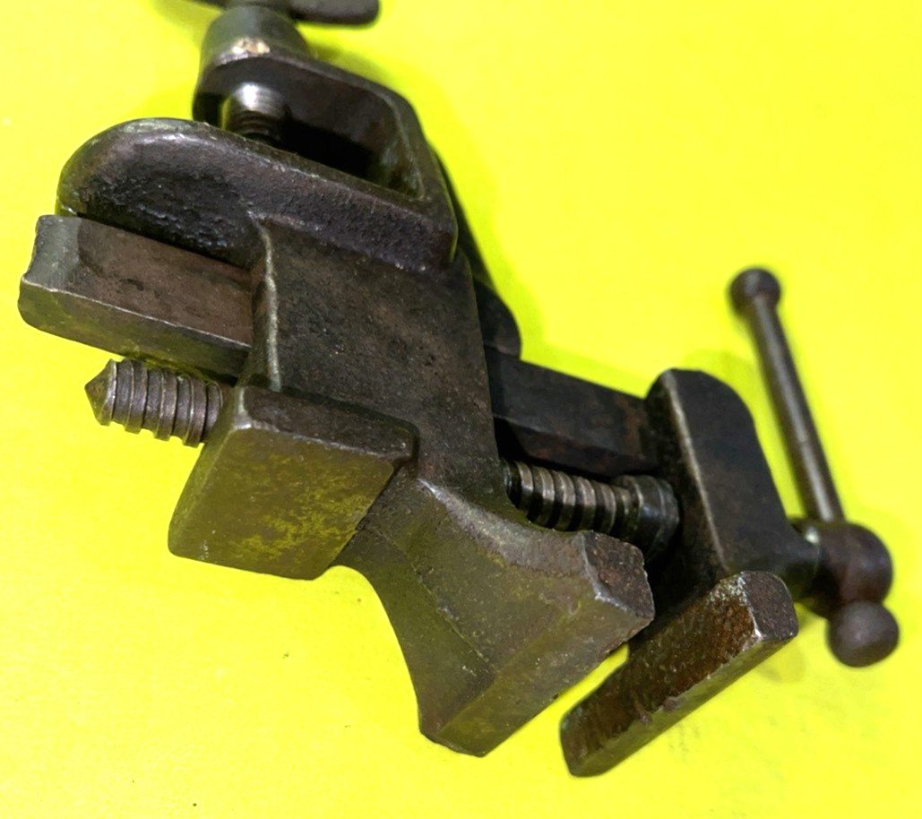 PV CO TOOL VINTAGE 154 VISE 1-1/2 INCHES WIDE JAW FREE SHIPPING IN THE US