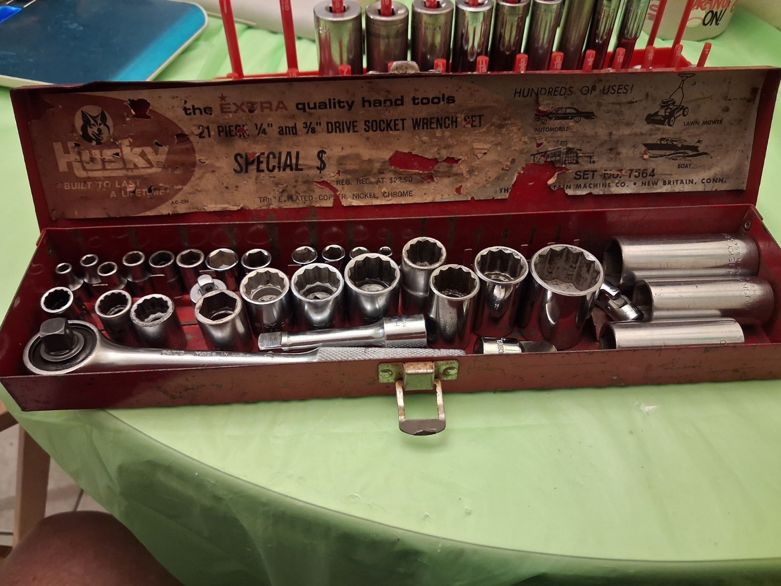 Vintage Husky 32 Pc Socket Set, Flex Ratchet, In Metal Case. All USA SAE/Metric