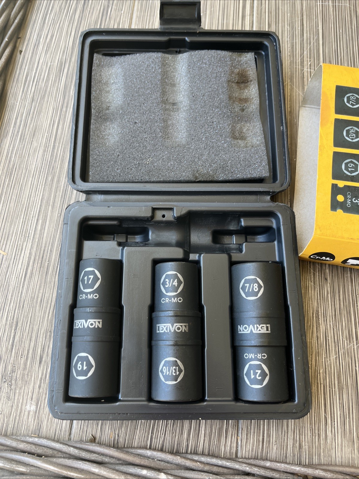 Lexivon 4 Piece Impact Socket Set – 6 Total Lug Nut Sizes Innovative Flip Socket