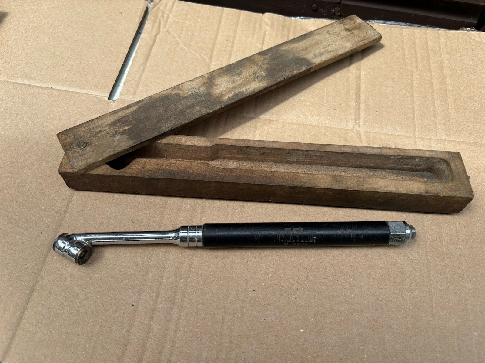 Vintage Tyre Pressure Service Gauge No7 20-120lbs PCL Sheffield In Wooden Box