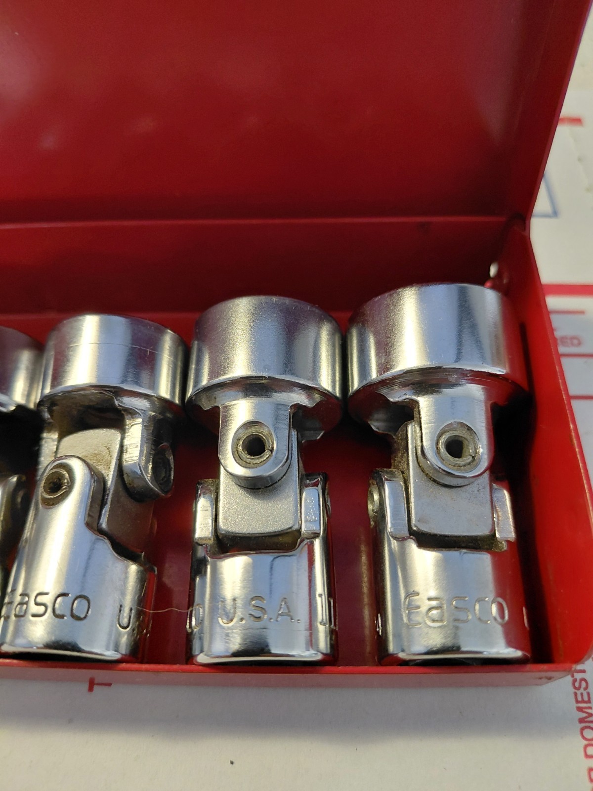 EASCO USA 3/8 UNIVERSAL 6 POINT SOCKET SET WITH METAL CASE. 7 PIECE SOCKET SET.