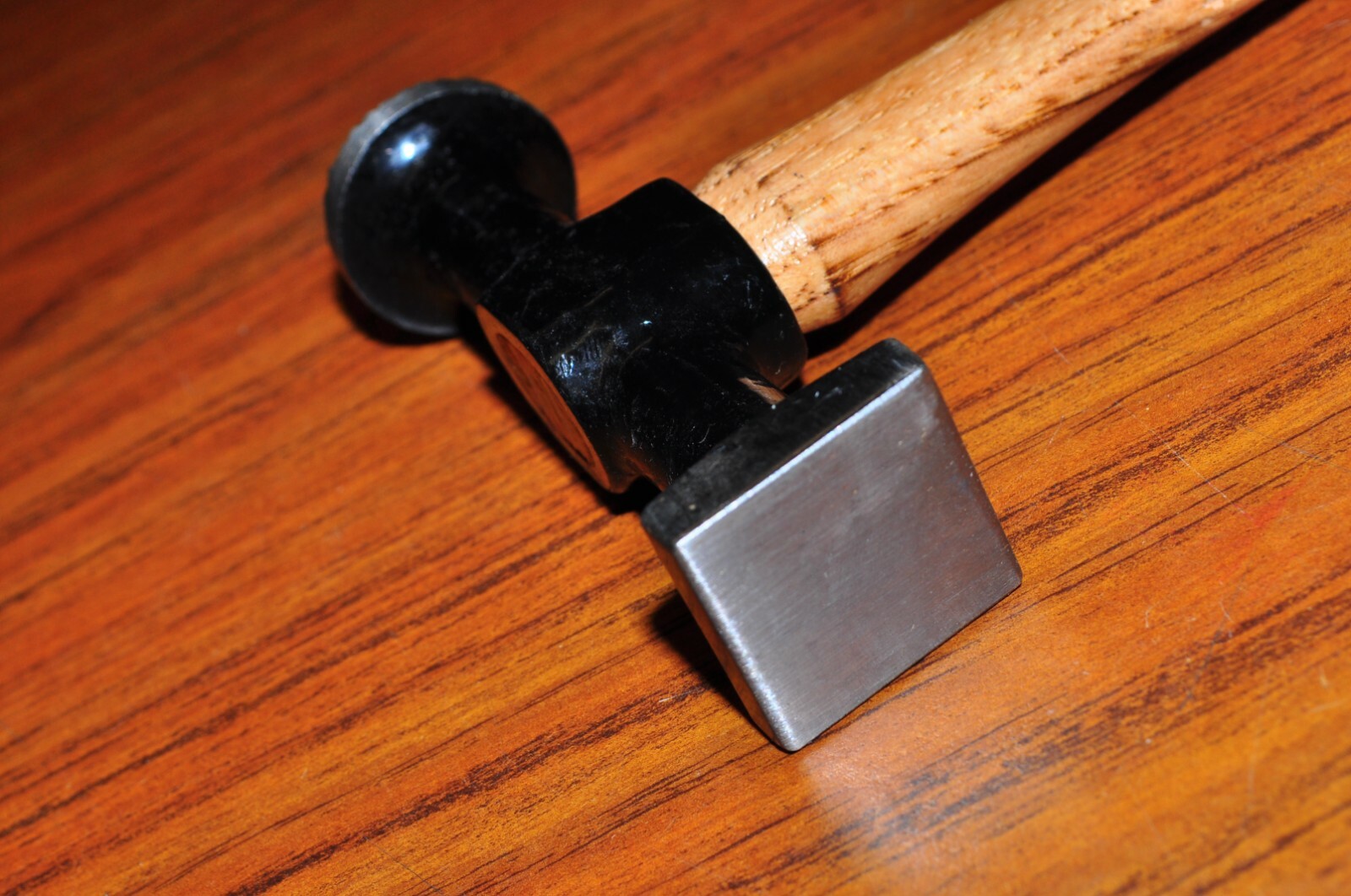 AUTO BODY SHRINKING HAMMER WITH SQUARE HEAD,WOOD HANDLE MARTIN 162G MADE IN USA