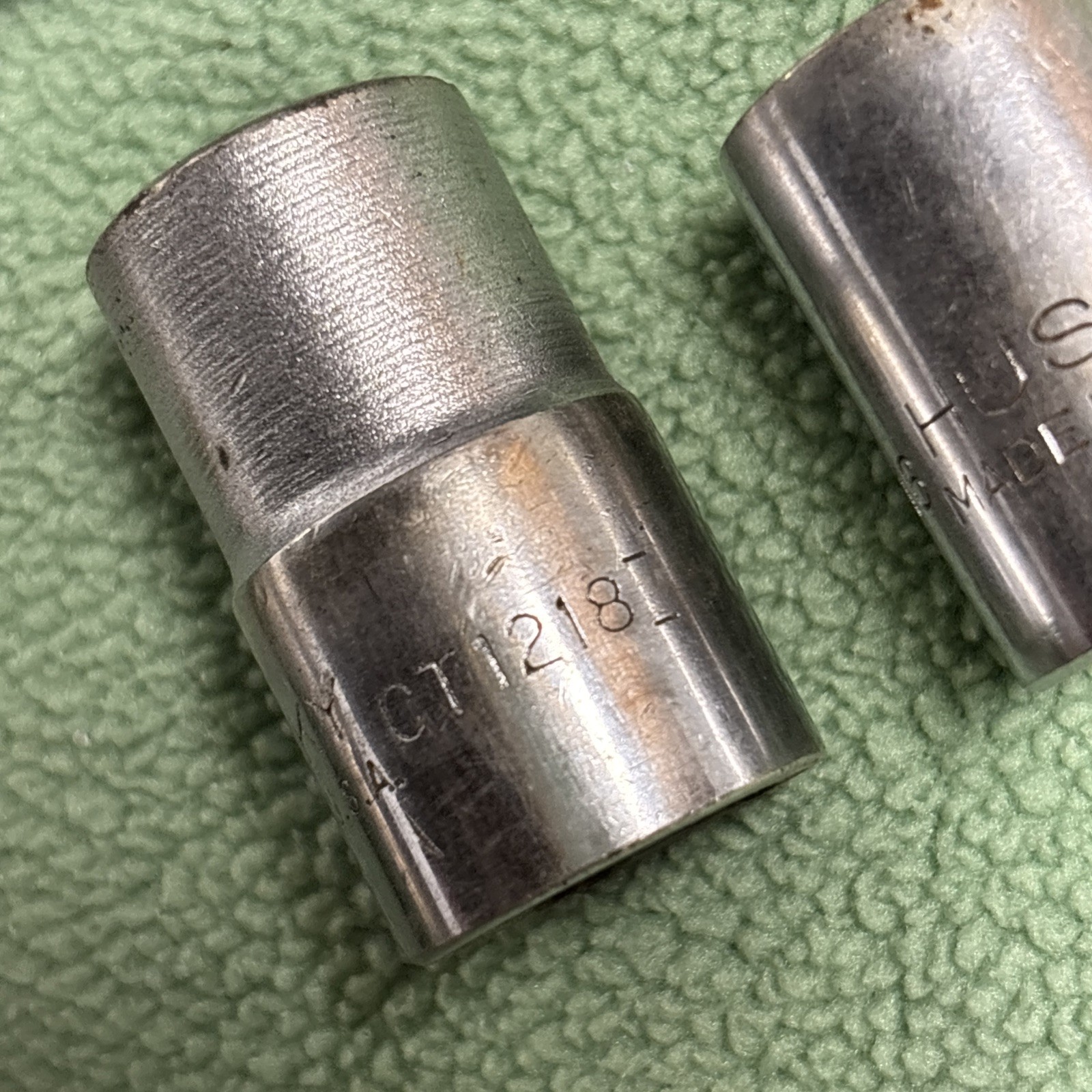 Vintage Husky CS-43 1/2″ Drive 10″ ~ Knurled Handle Ratchet. Plus Sockets Extras