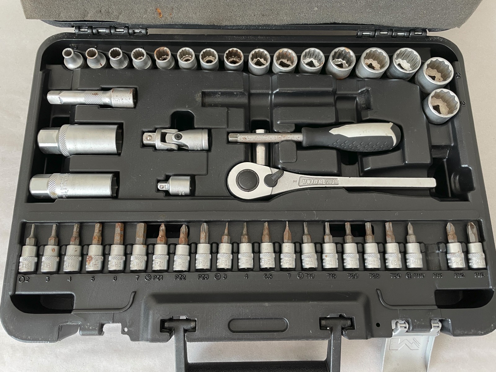 45 Piece 3/8″ Drive Metric Socket & 1/4″ Bit Set With Unior Ratchet Chrome