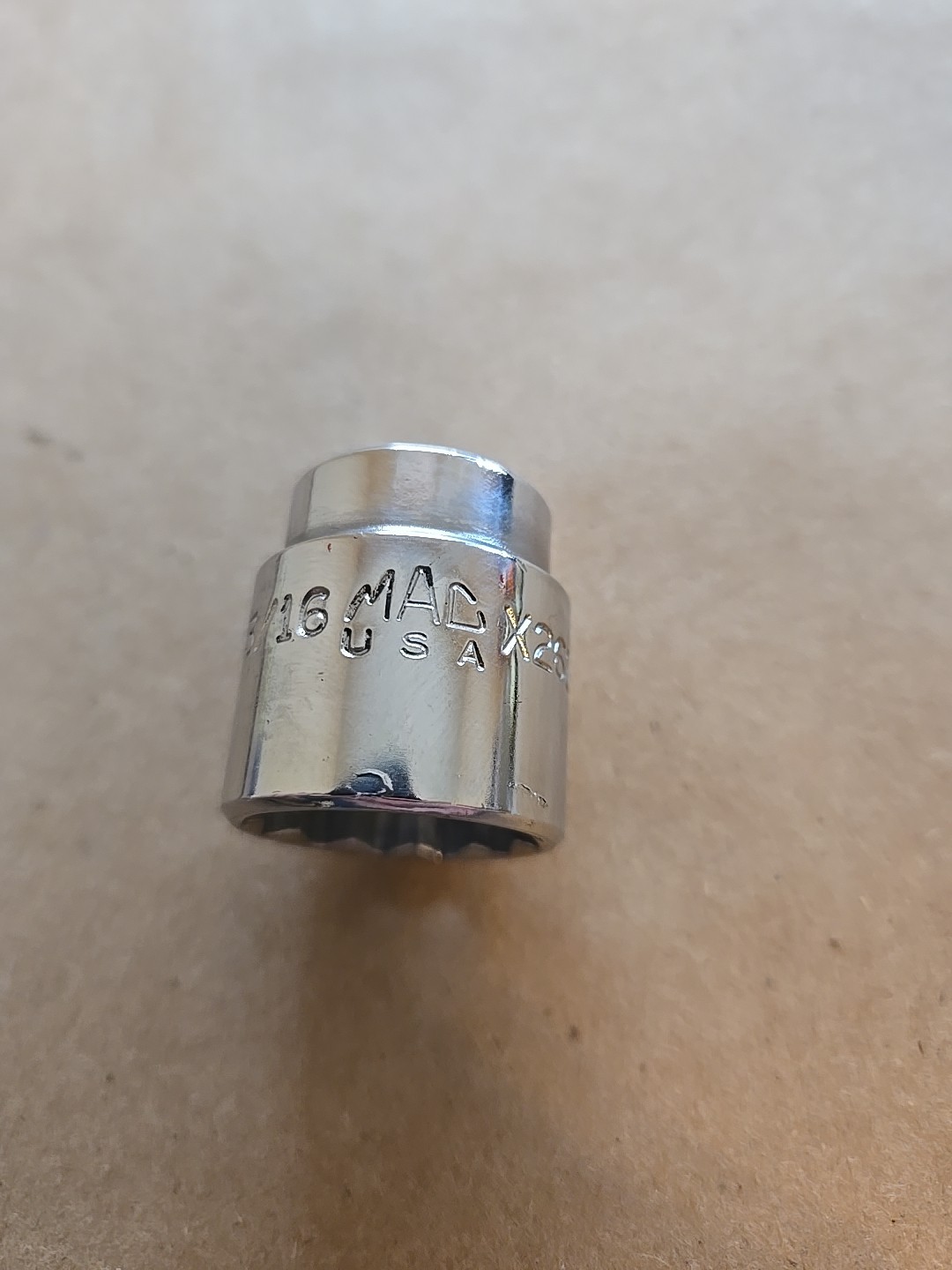 Mac Tools 3/8″ Drive 13/16″ 12PT SAE Shallow Chrome Socket USA X262R