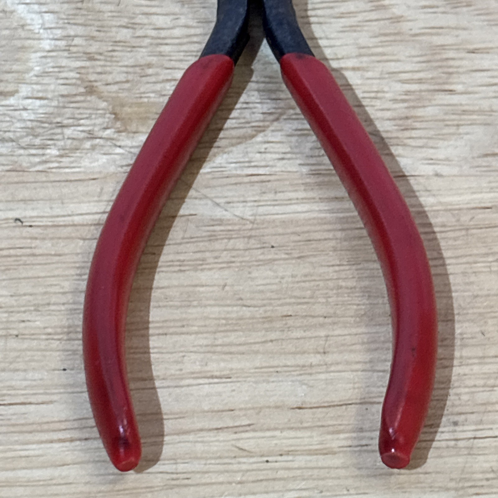 Dayton Mini 4.75″ Duck Bill Pliers Red Handle 6×089 Vtg USA