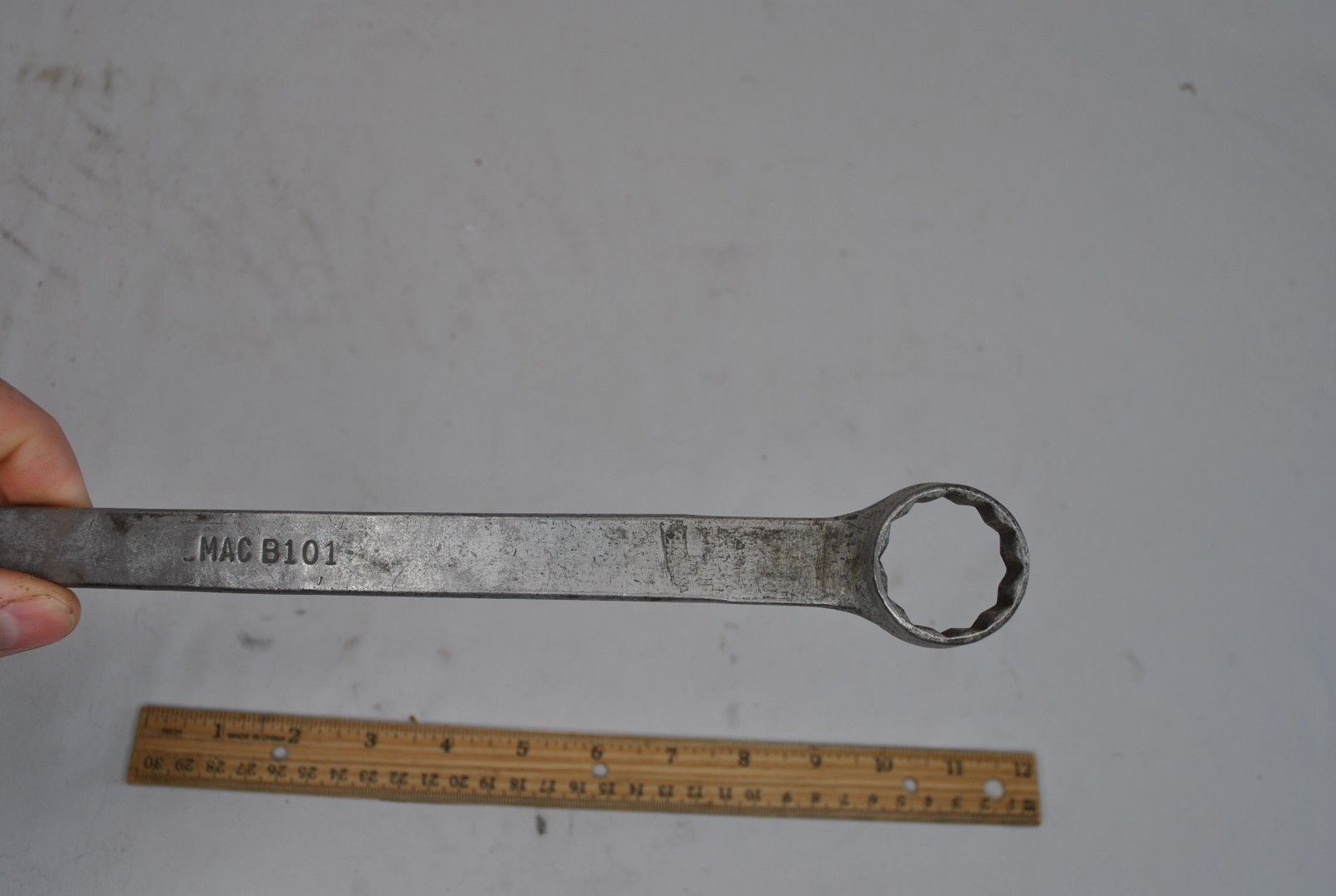 Mac Tools Sabina Vintage 13.5″ Long 13/16″-1″ 12PT SAE Box Wrench B101