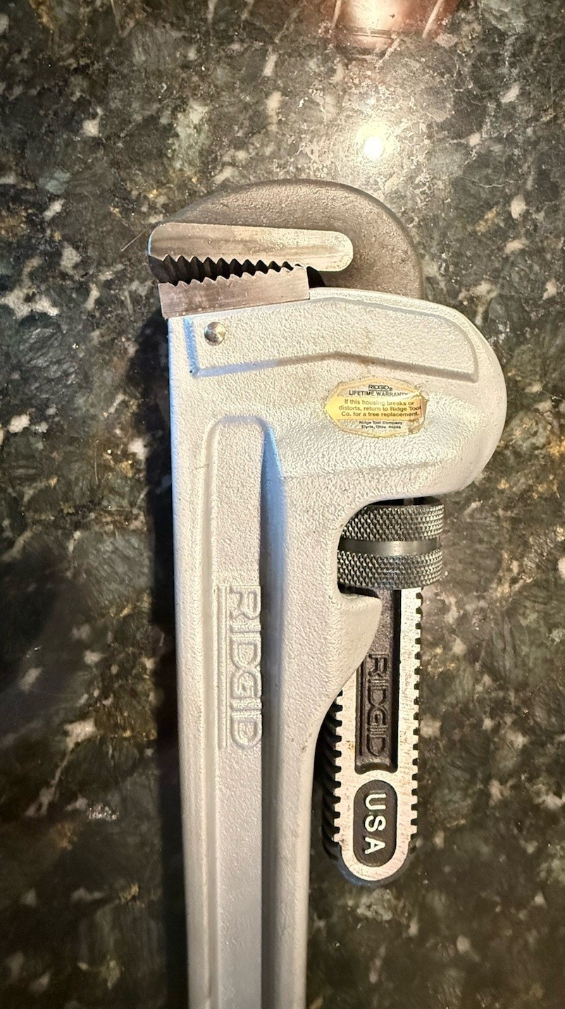 RIDGID 31105 Model 824 Aluminum Straight Pipe Wrench 24-inch Plumbing Wrench USA