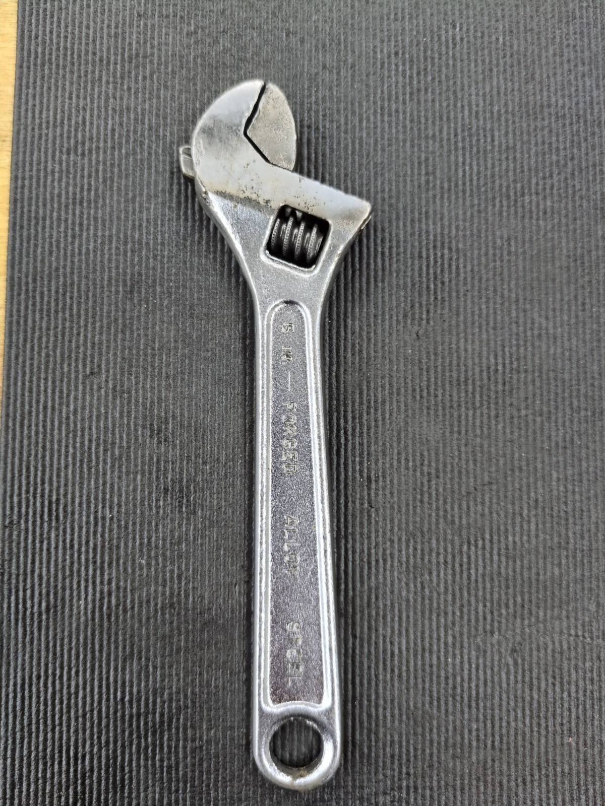 «INDESTRO SUPER» U.S.A. #3586A 6″ FORGED ALLOY STEEL ADJUSTABLE END WRENCH.
