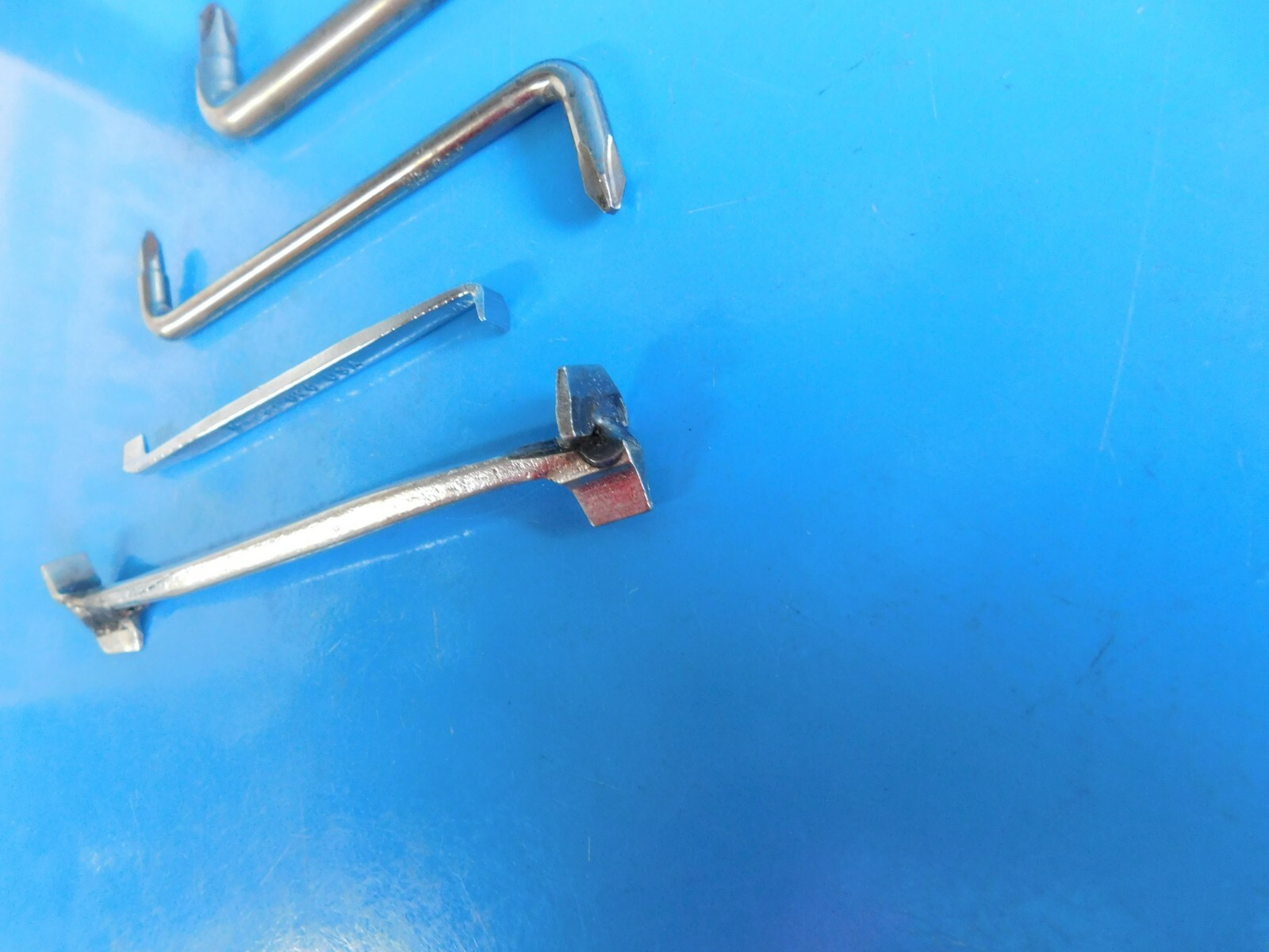 USED,SNAP ON TOOLS & BLUE POINT OFFSET FLAT AND PHILLIPS SCREWDRIVERS