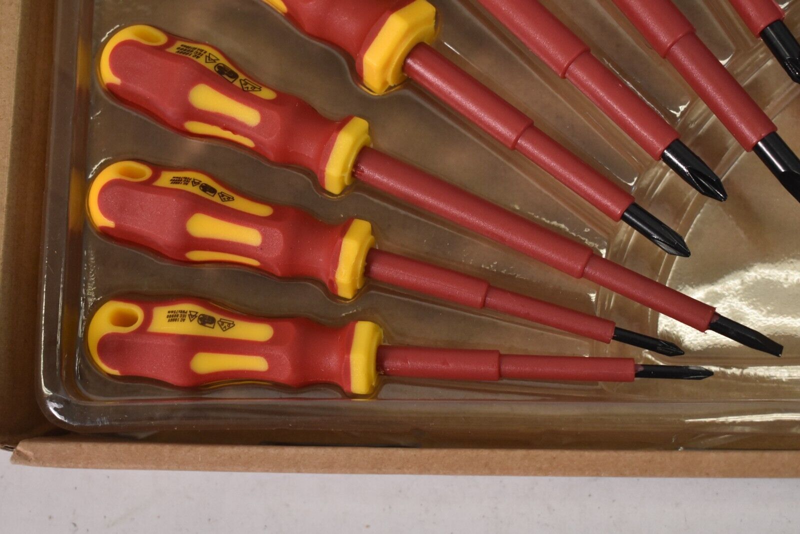 Gunpla 11 Piece Screwdriver Set 1000V w Magnetic Tip Soft Grip Slotted Phillips