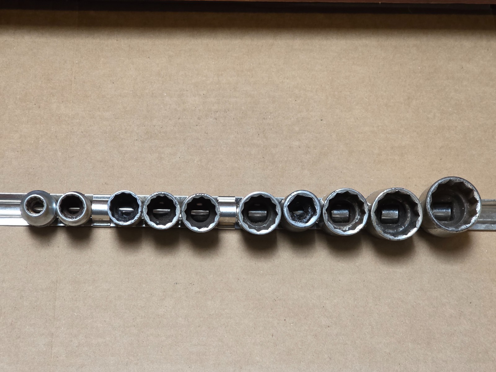GRAY 10 Piece 1/2″ Drive Socket Set SAE Canada