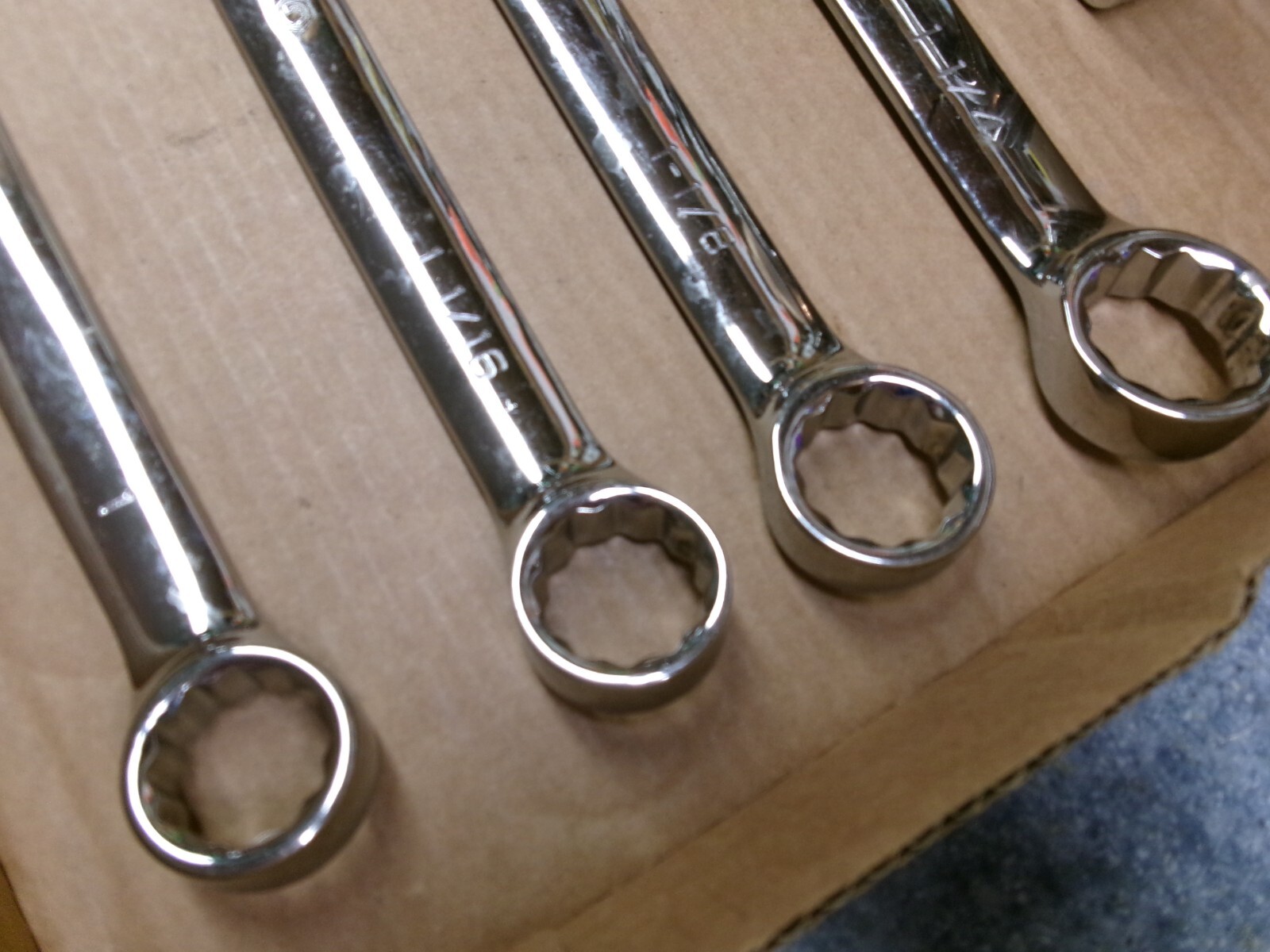 Matco Tools 4-Piece SAE Non Slip 12-Point Combination Wrench Set 1 – 1-1/4″