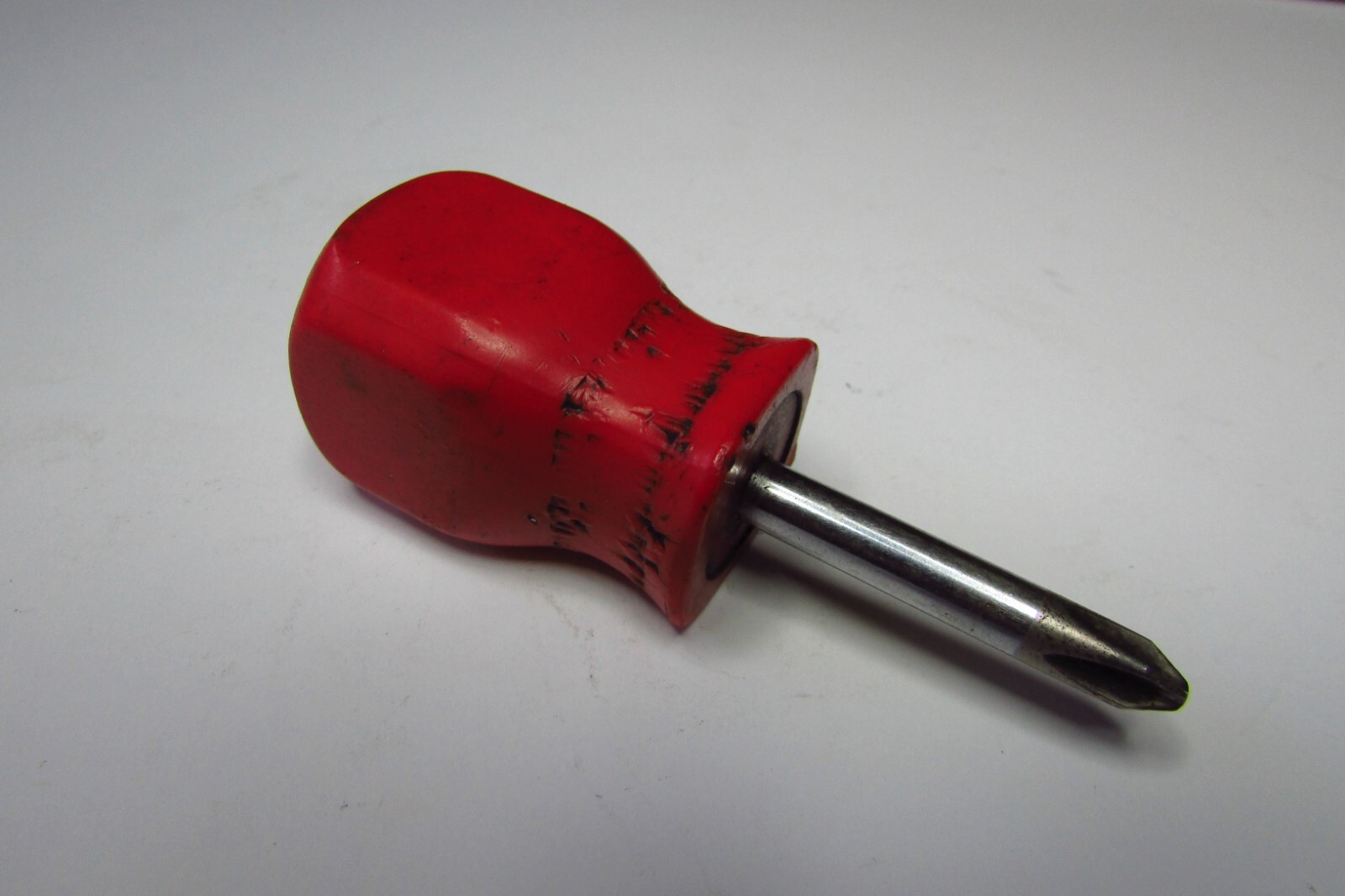 MAC TOOLS #2 PHILLIPS STUBBY SCREWDRIVER – RED – HARD HANDLE – P212XA