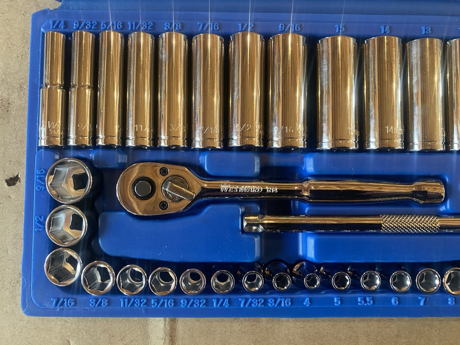 WESTWARD 1KEH6A 1/4 IN. DRIVE 44 PC SAE/METRIC,STANDARD/DEEP 6 POINT SOCKET SET