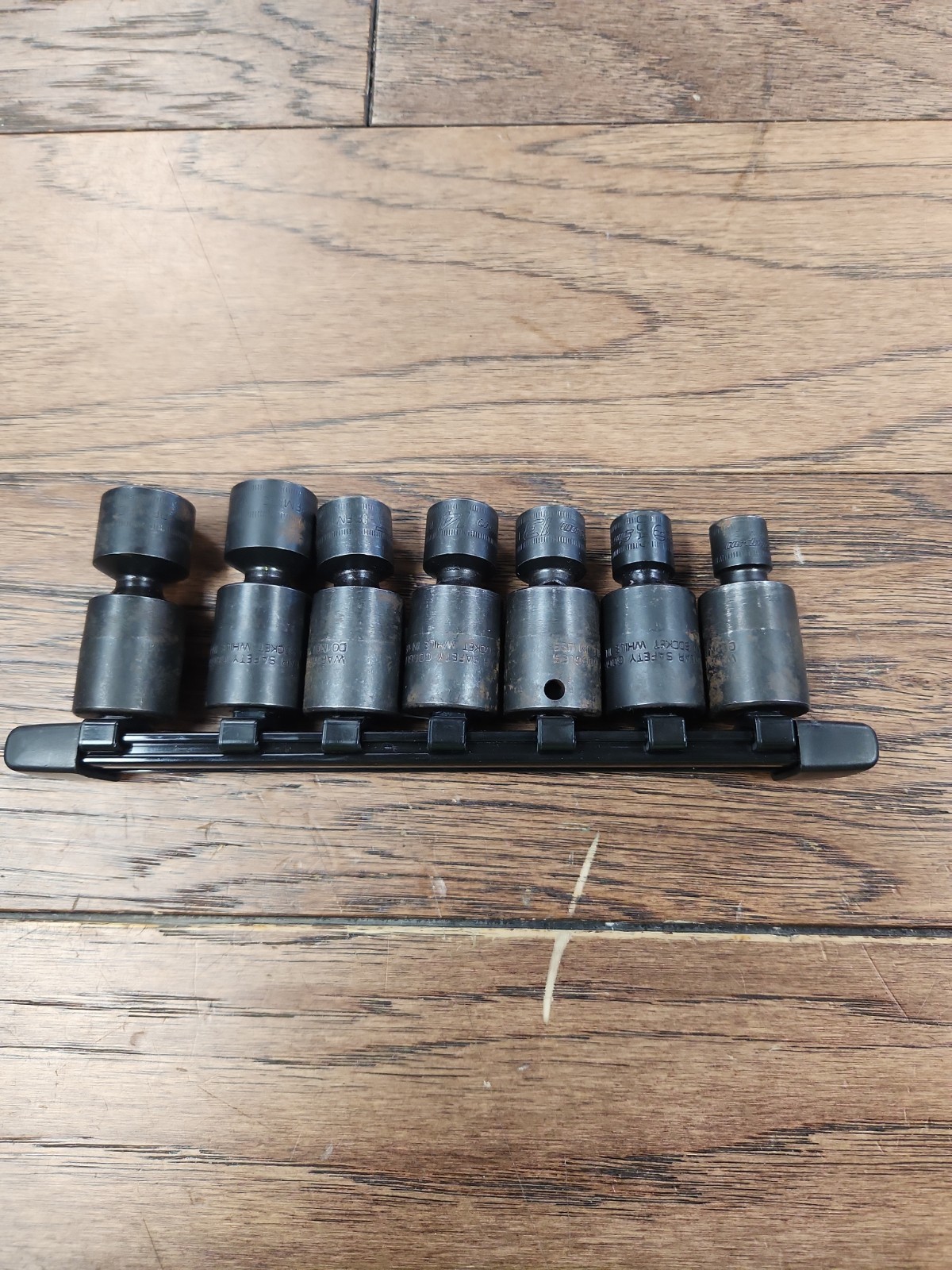SNAP ON 7-Pc 3/8″ Dr 6-Pt Flank Drive® Shallow Impact Impact Swivel Socket Set