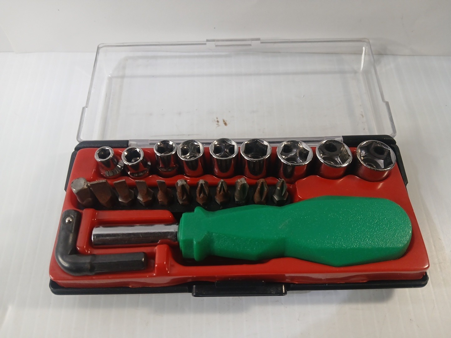 22 Piece Set Tools Socket, Multiple Bits With Attachment Handle Pre-owned