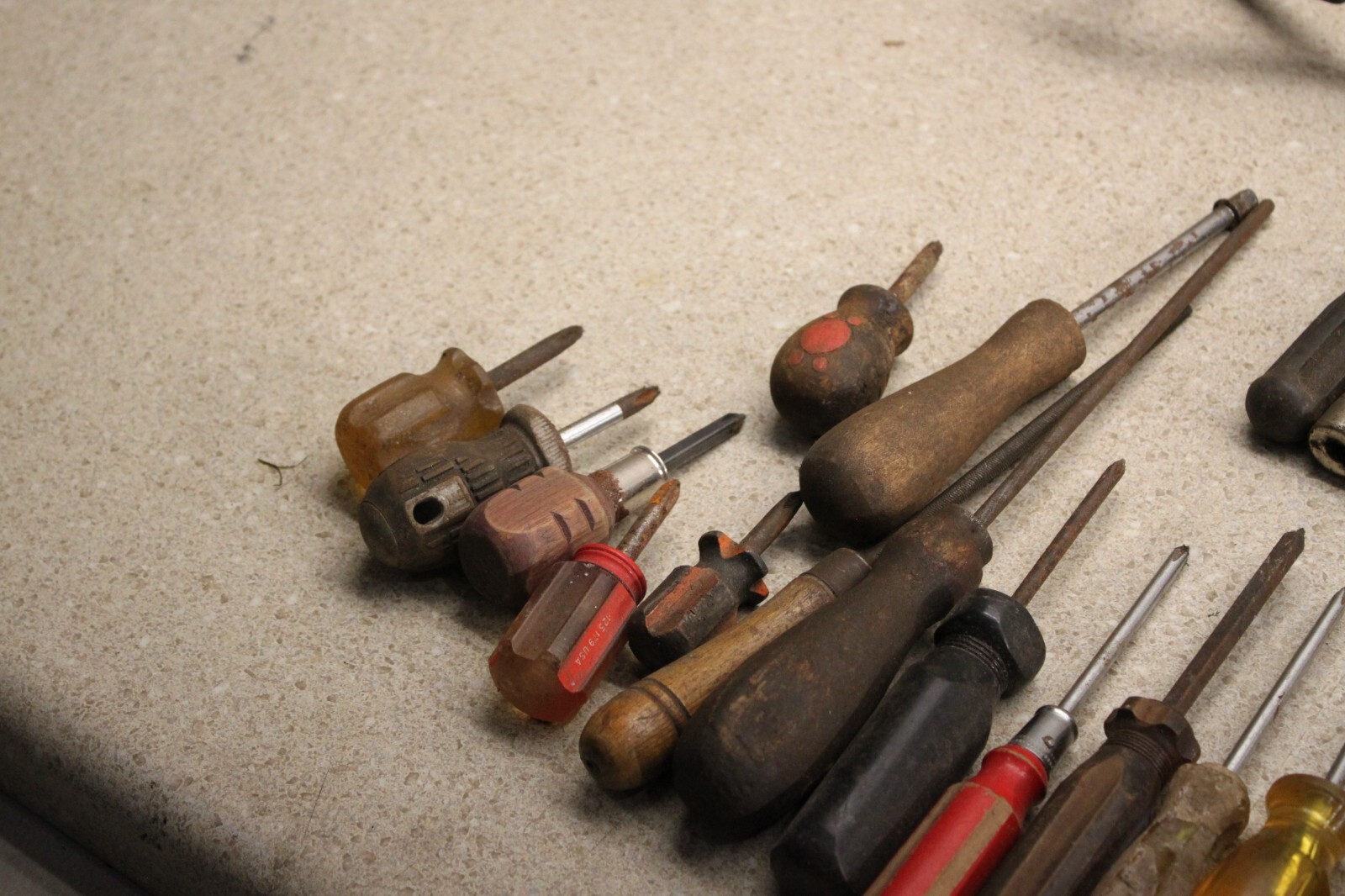 Lot Of Various Size Flat Head & Phillips Head Screwdrivers Vintage Old Tools9357