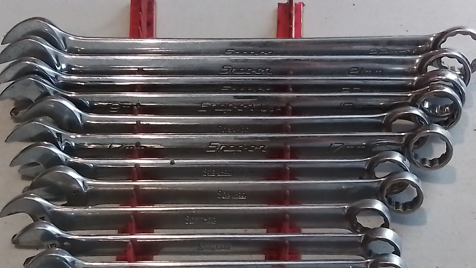 SNAP ON 13 PIECE METRIC OEXM 12 PT. COMBINATION WRENCH SET FROM 10-22MM. W/RACK