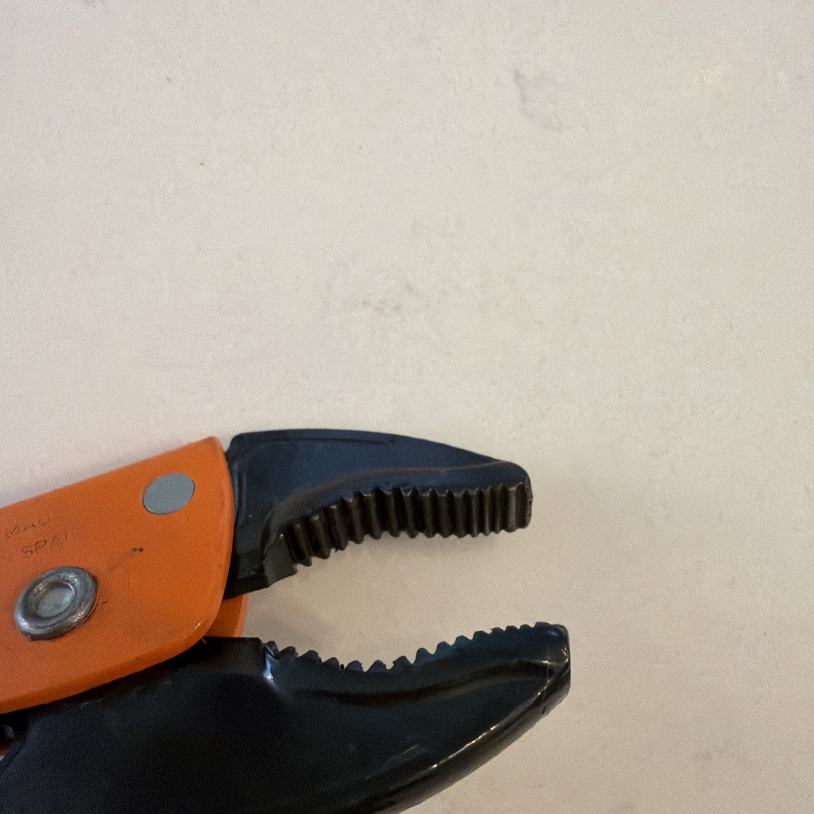 Grip-on 7in. Locking Pliers Curved Jaws With Wire Cutter 121-07F